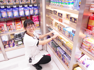 登録販売者-正社員仕事中